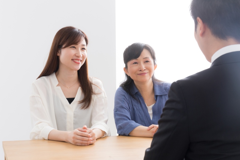 人生の節目で生じる相続や不動産の名義変更など、法的な手続きには分かりにくいことも少なくありません。鹿児島市を拠点に、司法書士として培った知識と経験を活かし、一人ひとりのお悩みや状況に合わせた解決策をご提案します。初めての方にも安心していただけるよう、専門的な内容も分かりやすく丁寧にご説明し、将来への備えまで幅広くサポートいたします。些細な疑問にも真摯に向き合い、安心できる未来づくりをお手伝いします。